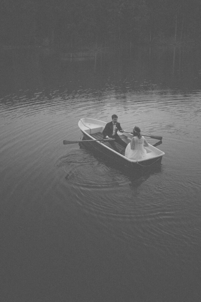 Haus Tornow am See - Hochzeitsfotos mit Ruderboot