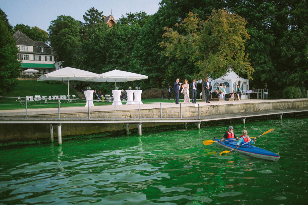 Die Villa Blumenfisch mit einer Hochzeit am Wasser in Wannsee